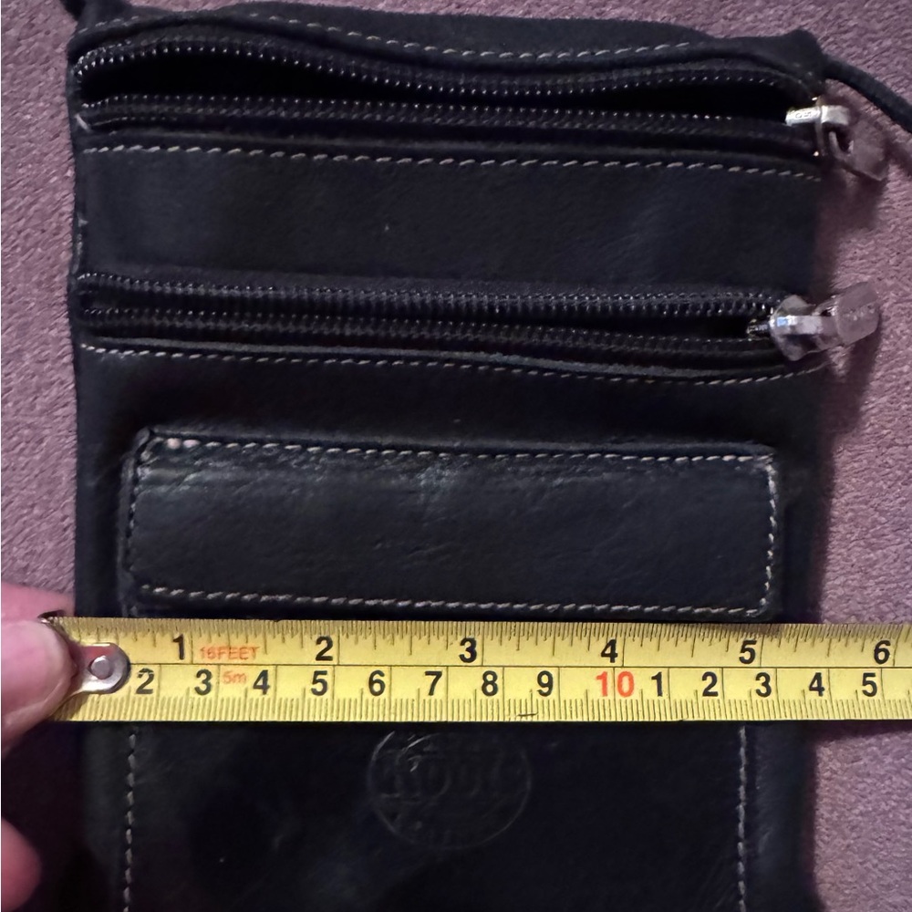 Vintage Roots Black Leather Crossbody Travel Pouch - Picture 15 of 16